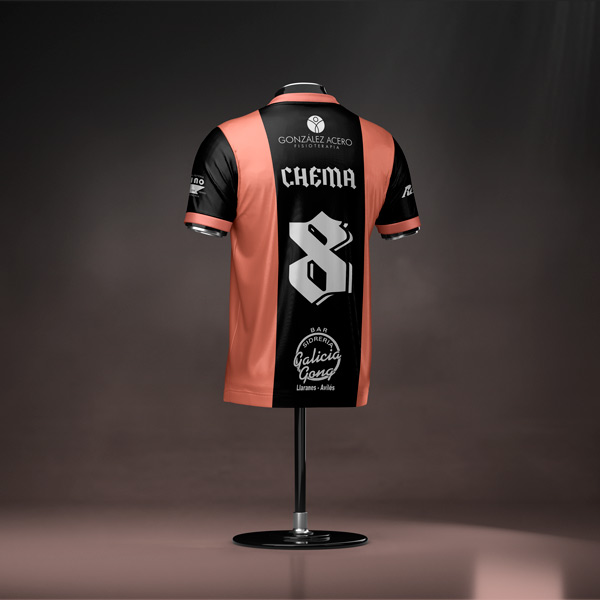 Render de equipación personalizada The Boys en maniquí trasera